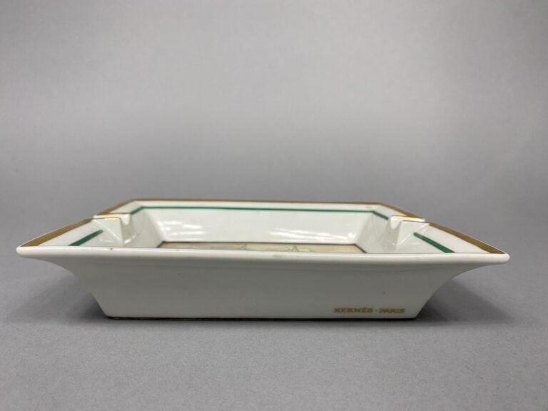 HERMES Paris - Cendrier rectangulaire en porcelaine à décor polychrome de navir…