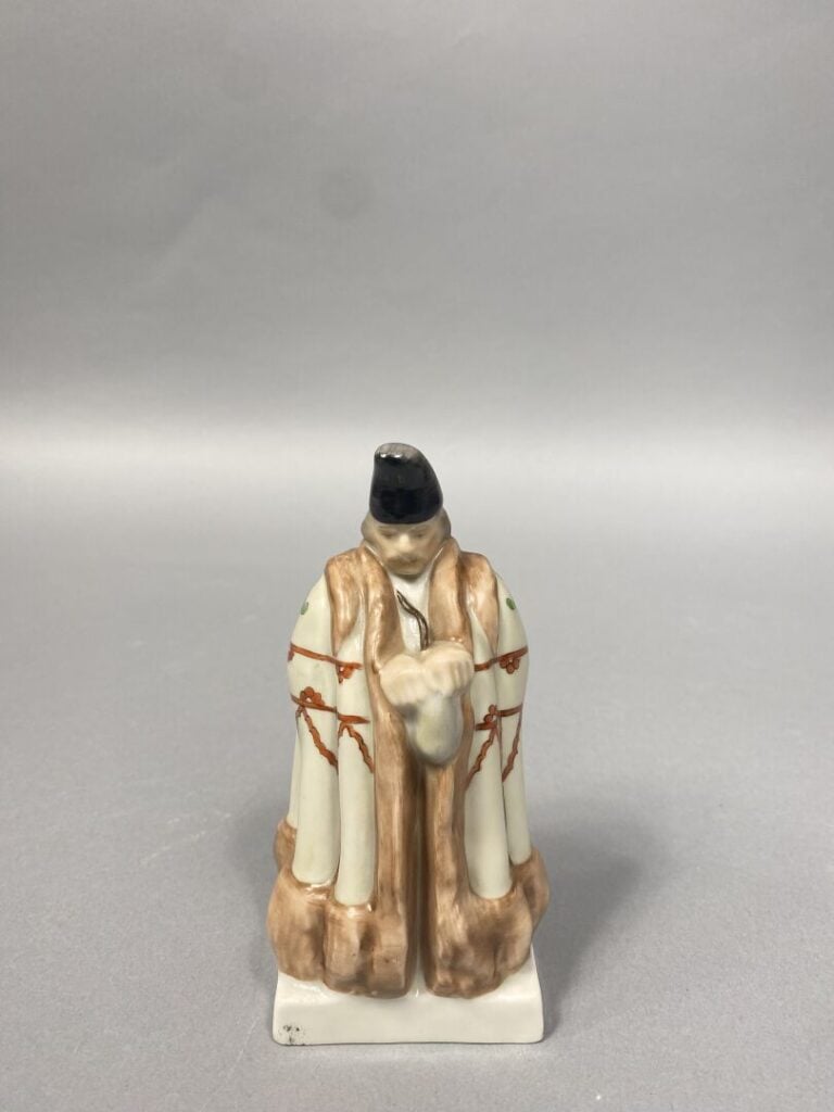 Hongrie, Manufacture HEREND - Sujet en porcelaine émaillée polychrome représent…