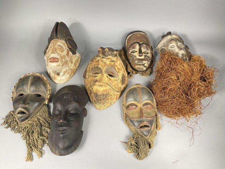 Important lot de masques africains en bois et fibres, certains polychromés - (u…
