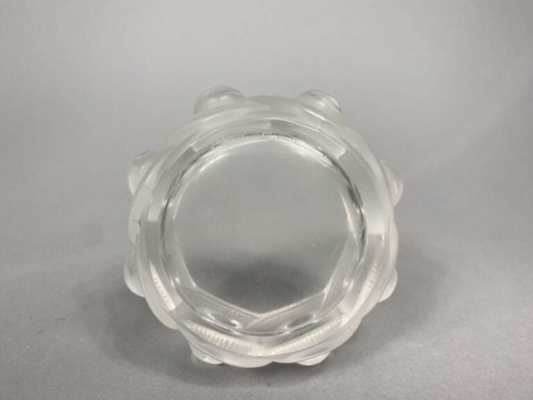 LALIQUE France - Cendrier ou vide-poche modèle Gao en verre moulé-pressé, signé…