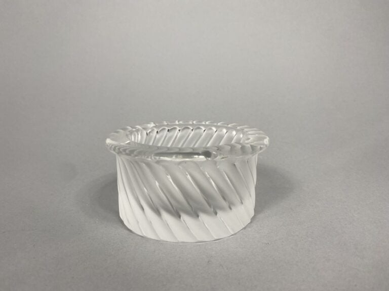 LALIQUE France - Cendrier rond en cristal moulé-pressé à décor rainuré - Signé…