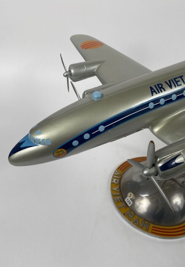 Lockheed 1049 Constellation Air Vietnam F-BAZA au 1/50ème en bois et métal pein…
