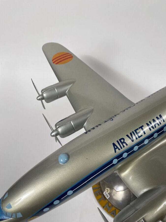 Lockheed 1049 Constellation Air Vietnam F-BAZA au 1/50ème en bois et métal pein…