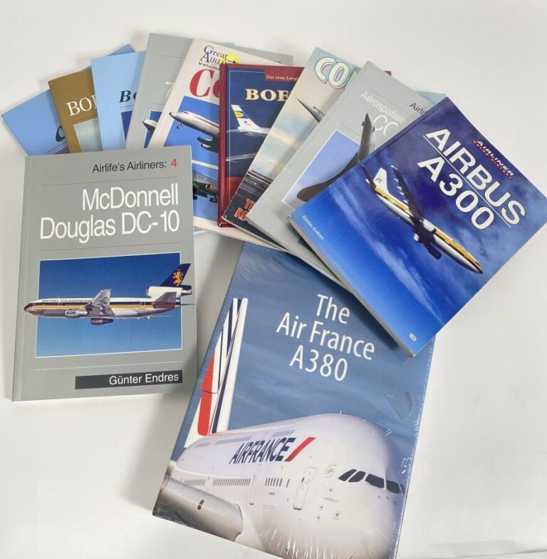 Lot de 10 livres dont : Caravelle, B707, B727, DC10, Concorde , A300 ...