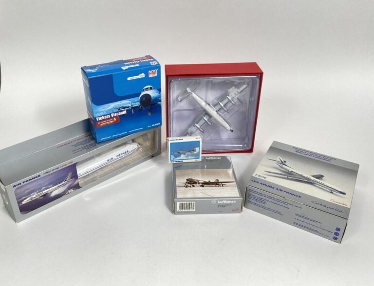 Lot de 6 jouets/maquettes AF en BO au 1/200ème : DC4 par Schabak, DC3 - Lufthan…