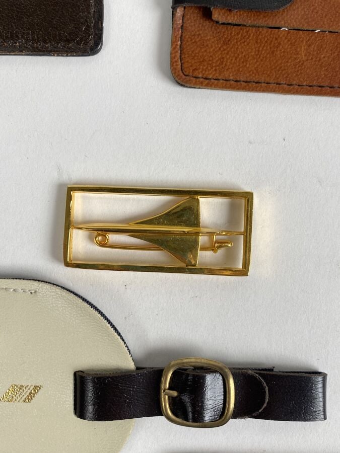 lot de 6 objets publicitaire Air France : Broche dorée Concorde cadeau Air Fran…