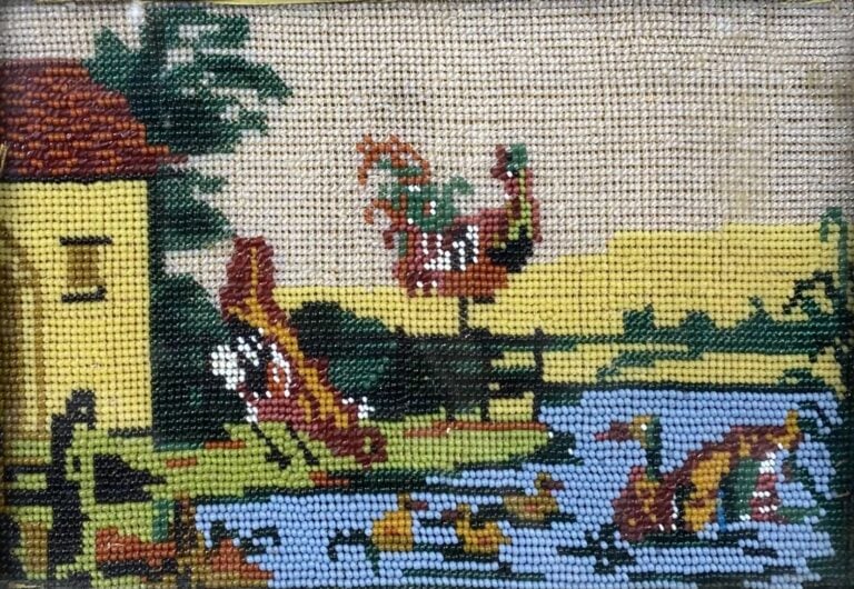 Lot de petits tableaux en broderie de perles