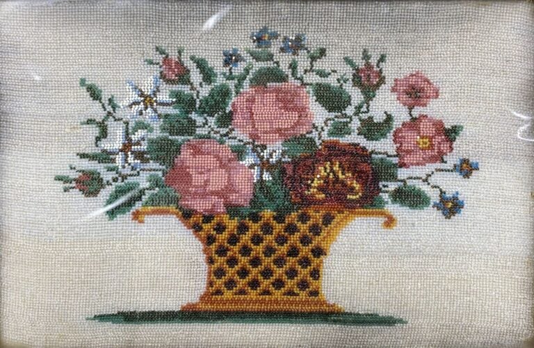 Lot de petits tableaux en broderie de perles
