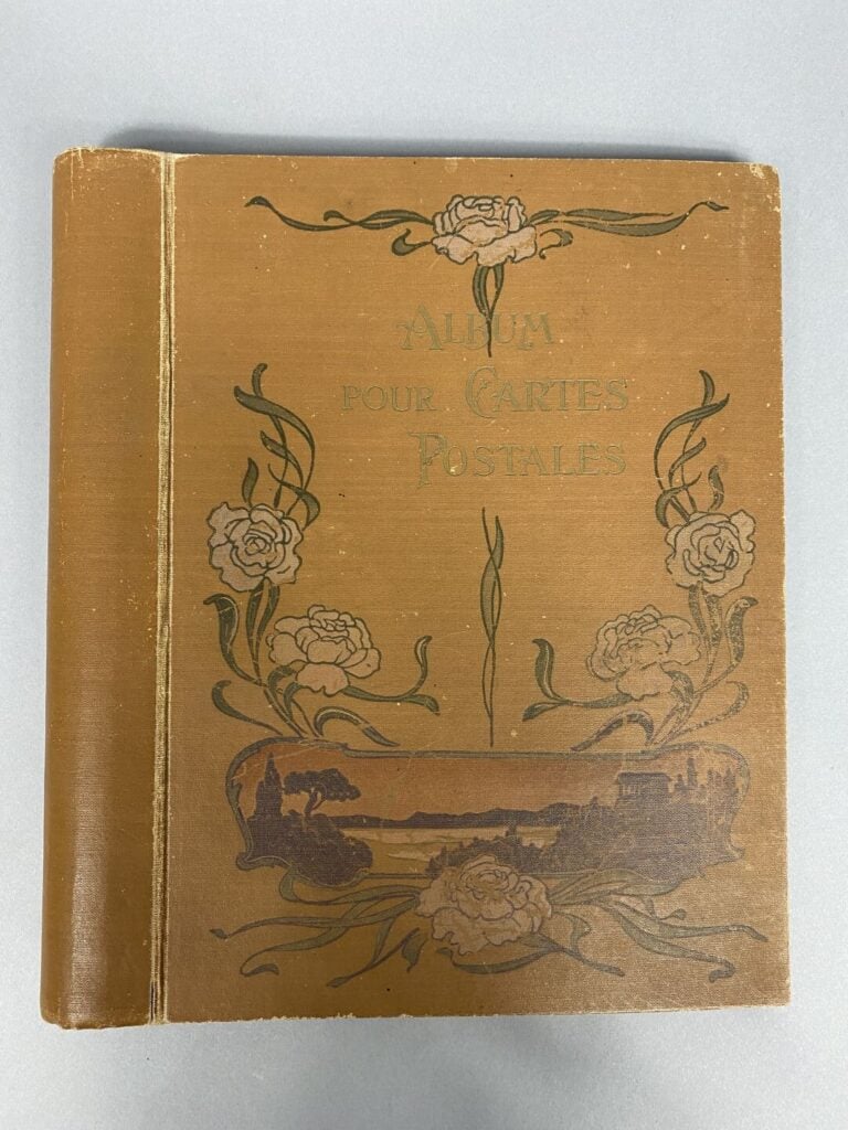 Lot de quatre albums photos et albums pour cartes postales - Vers 1900 et diver…