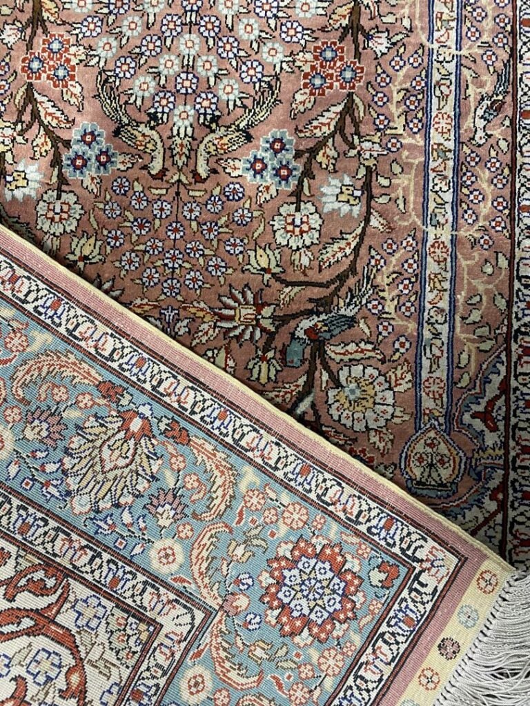 Lot de trois tapis Hereke en laine à décor de motifs stylisés