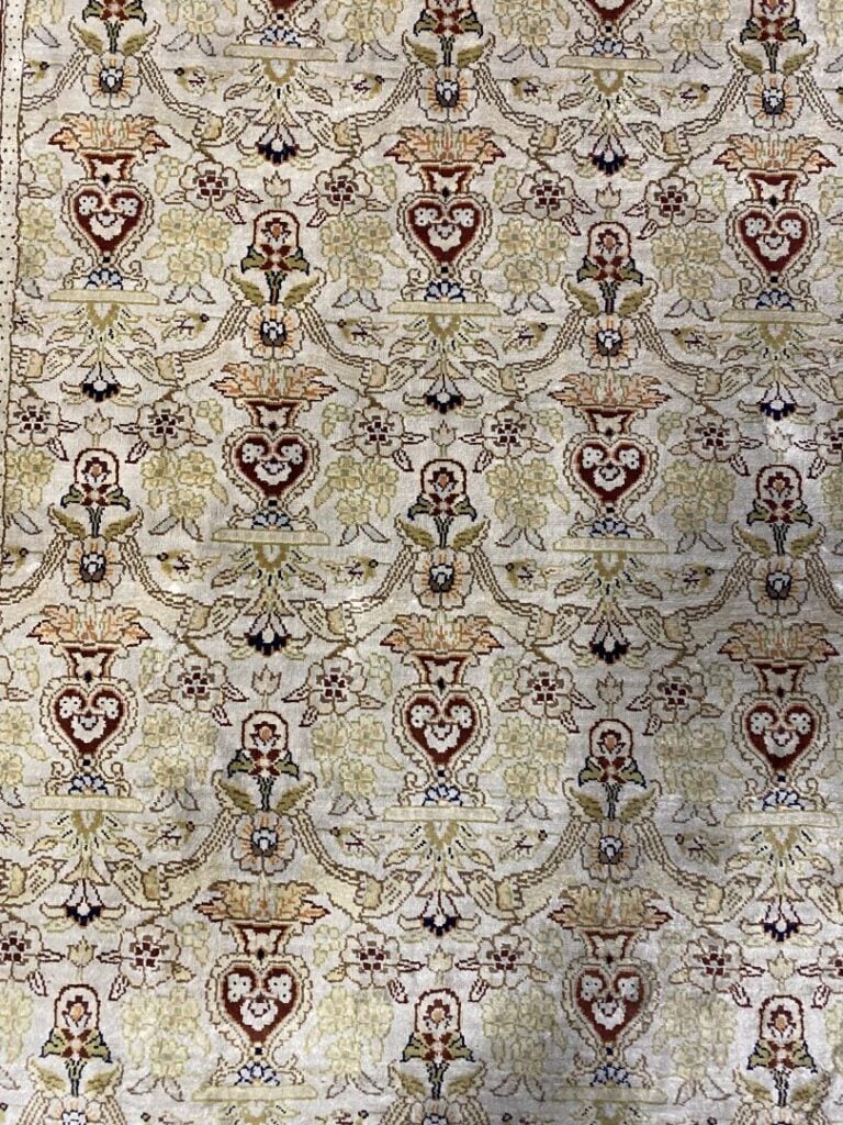 Lot de trois tapis Hereke en laine à décor de motifs stylisés
