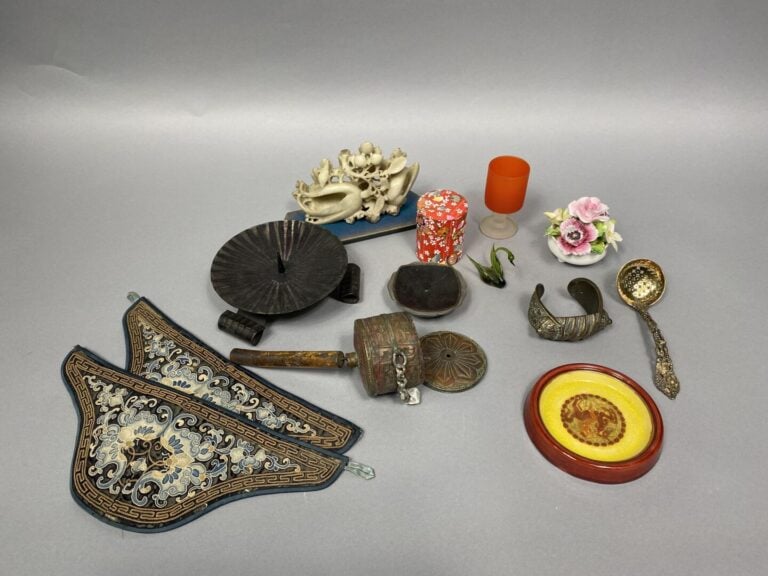 Mannette de céramique, verrerie, objets de vitrine, etc