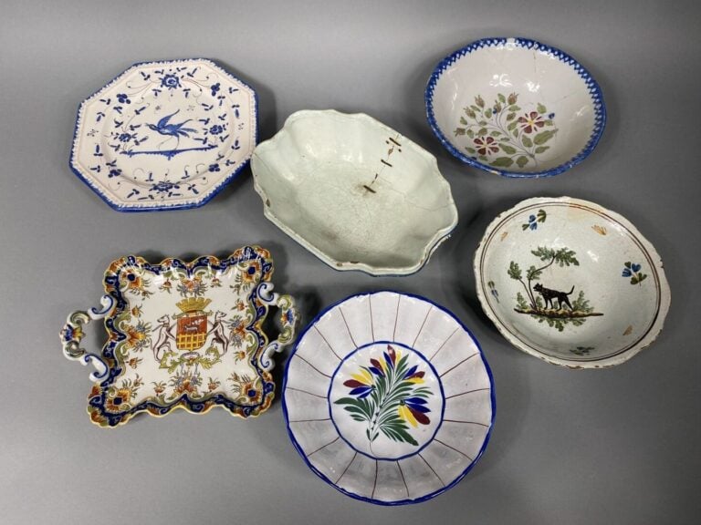Mannette de céramiques et faïences comprenant vase, plats, deux faiences de Mar…