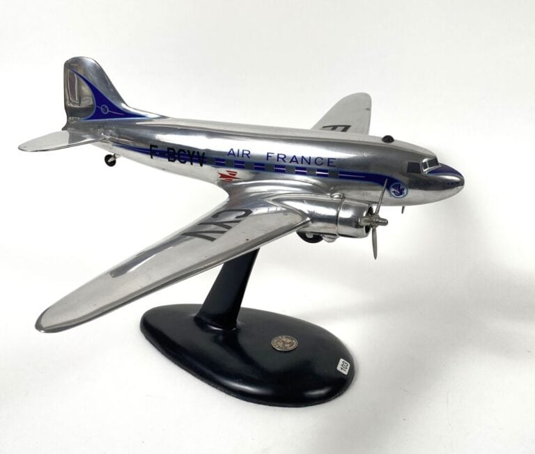 Maquette du Douglas DC3 au 1/50éme pour Air France aéropostale, vers 1935, en a…