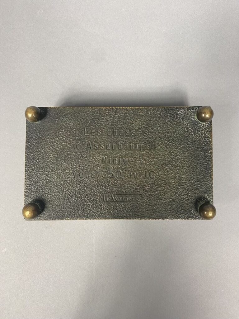 Max LE VERRIER (1891-1973) - Boîte de forme rectangulaire en bronze patiné à dé…