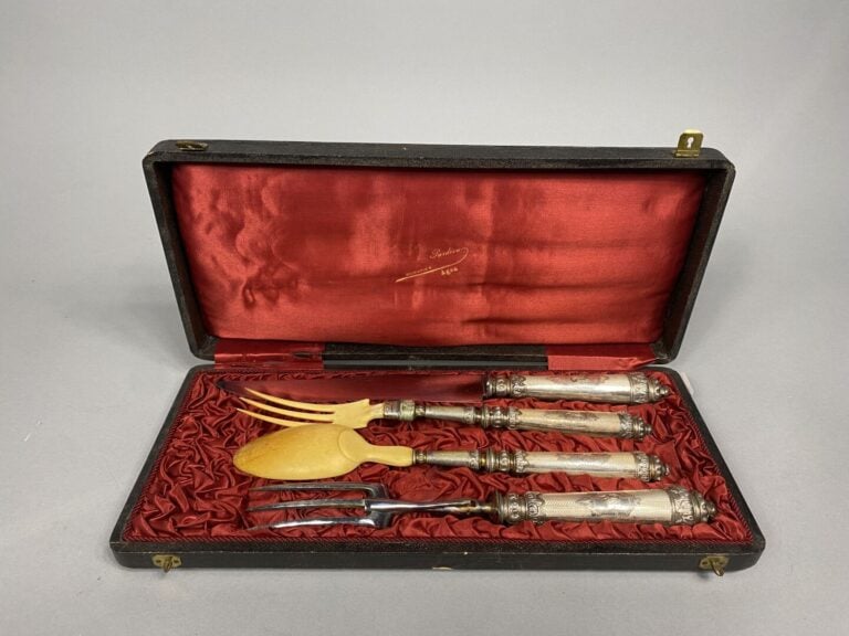 Partie de ménagère en métal argenté Smith & Patterson, ensemble de douze porte-…