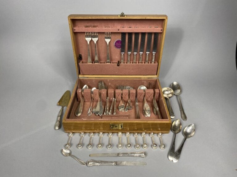 Partie de ménagère en métal argenté Smith & Patterson, ensemble de douze porte-…