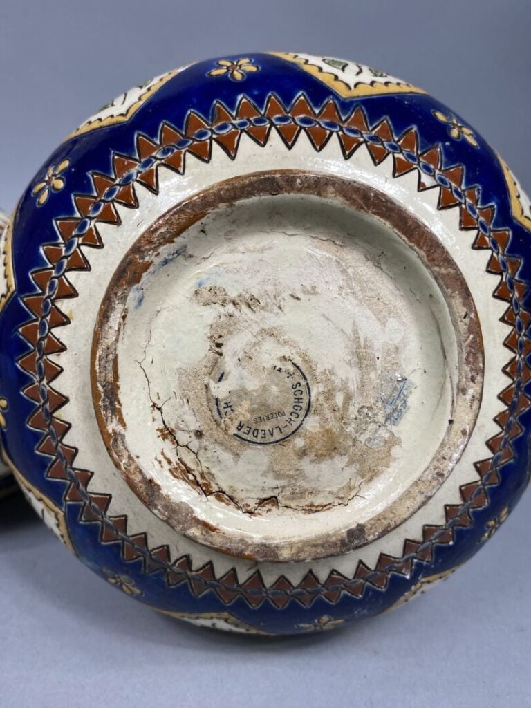 Schoch Laederach - Paire de vases en terre cuite émaillée polychrome à panse re…