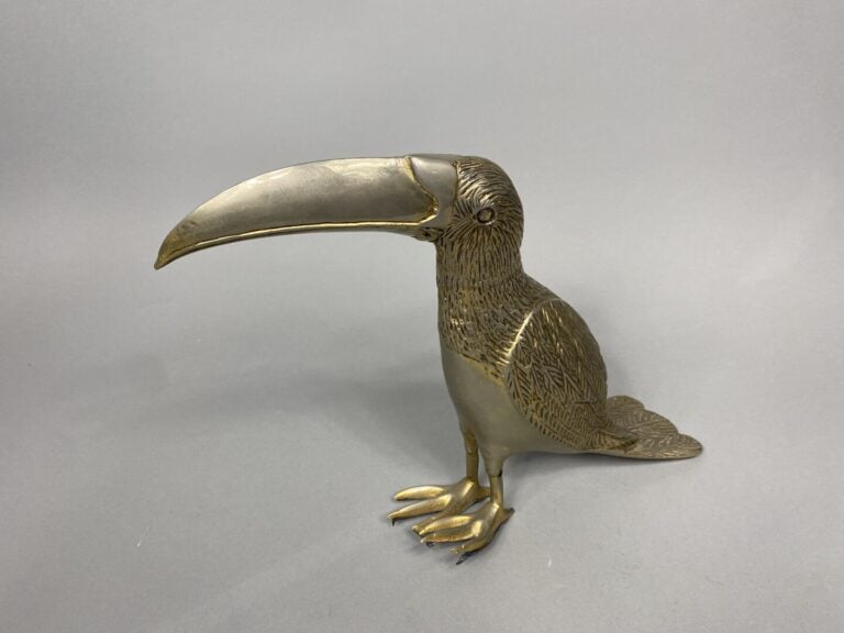 Sculpure en alliage à patine dorée représentant un toucan - H : 31.5 cm - (usur…