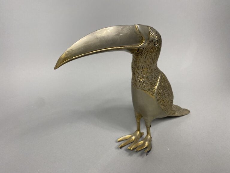 Sculpure en alliage à patine dorée représentant un toucan - H : 31.5 cm - (usur…