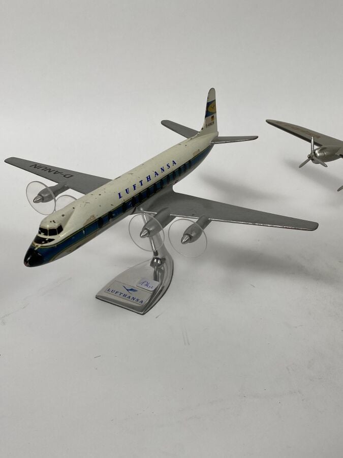 2 exemplaires pour : - -Vickers Viscount V814 D Lufthansa D-ANUN au 1/80ème en…