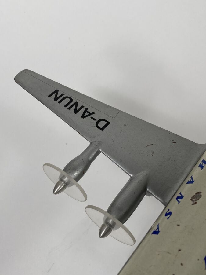 2 exemplaires pour : - -Vickers Viscount V814 D Lufthansa D-ANUN au 1/80ème en…