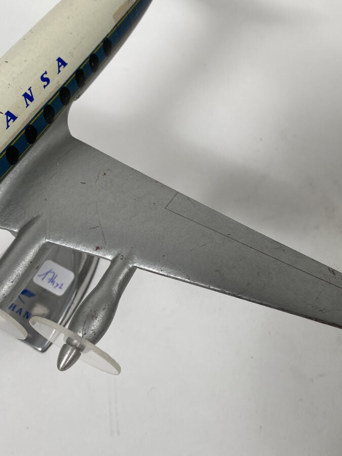 2 exemplaires pour : - -Vickers Viscount V814 D Lufthansa D-ANUN au 1/80ème en…