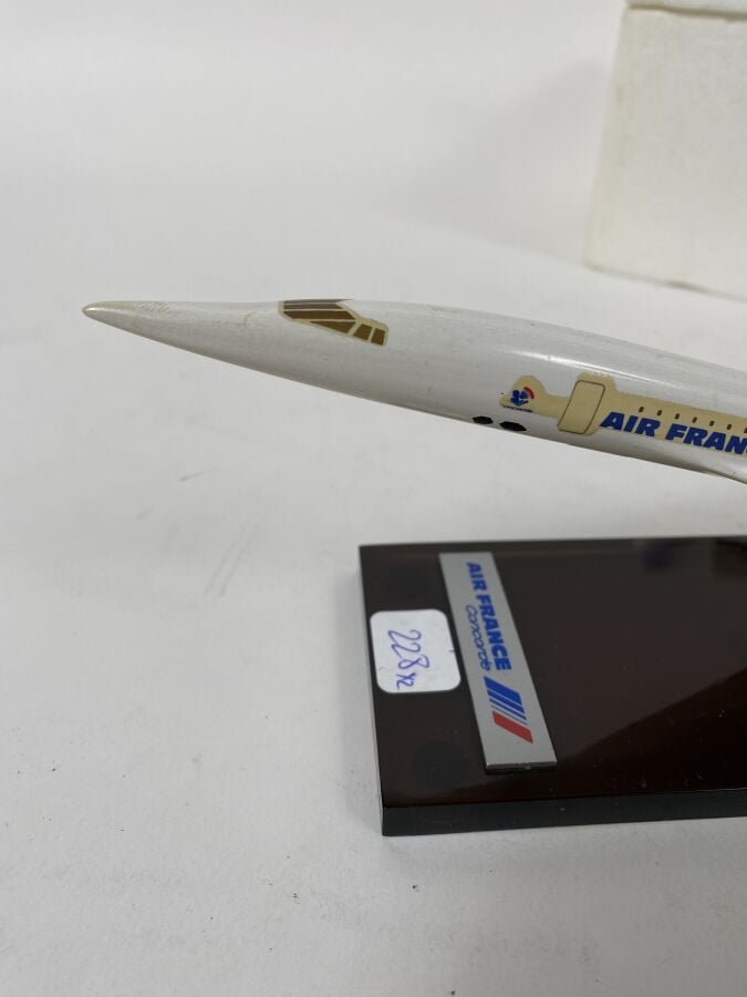 2 modèles : - - BAC Aérospatiale Concorde Air France F-BVFA au décollage au 1/2…