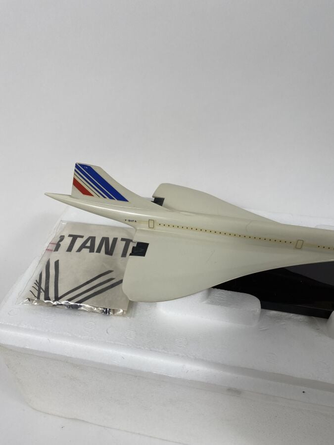 2 modèles : - - BAC Aérospatiale Concorde Air France F-BVFA au décollage au 1/2…