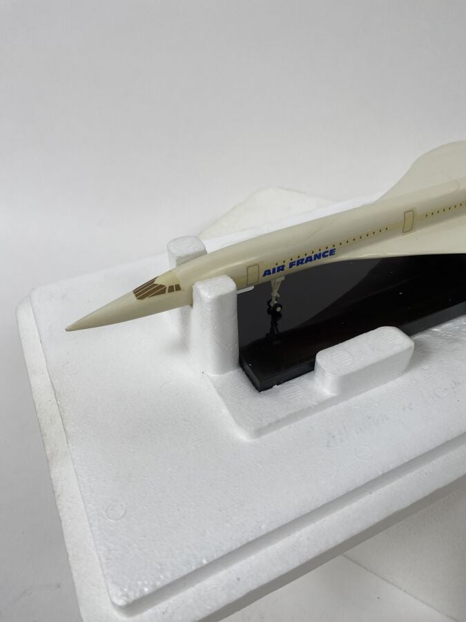 2 modèles : - - BAC Aérospatiale Concorde Air France F-BVFA au décollage au 1/2…