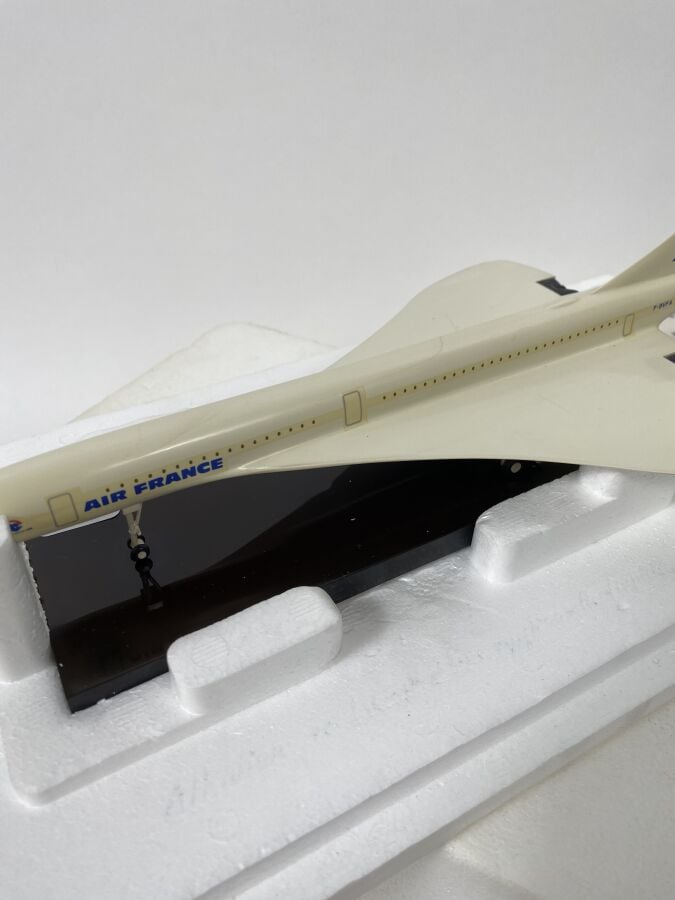 2 modèles : - - BAC Aérospatiale Concorde Air France F-BVFA au décollage au 1/2…