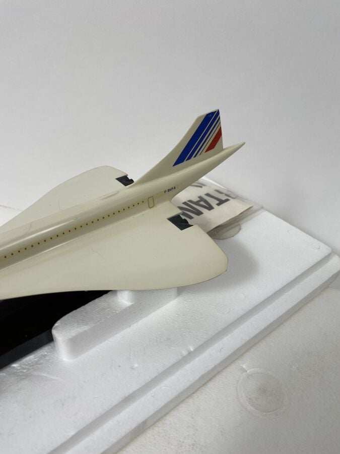 2 modèles : - - BAC Aérospatiale Concorde Air France F-BVFA au décollage au 1/2…