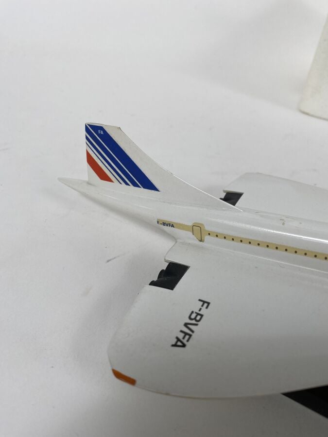 2 modèles : - - BAC Aérospatiale Concorde Air France F-BVFA au décollage au 1/2…