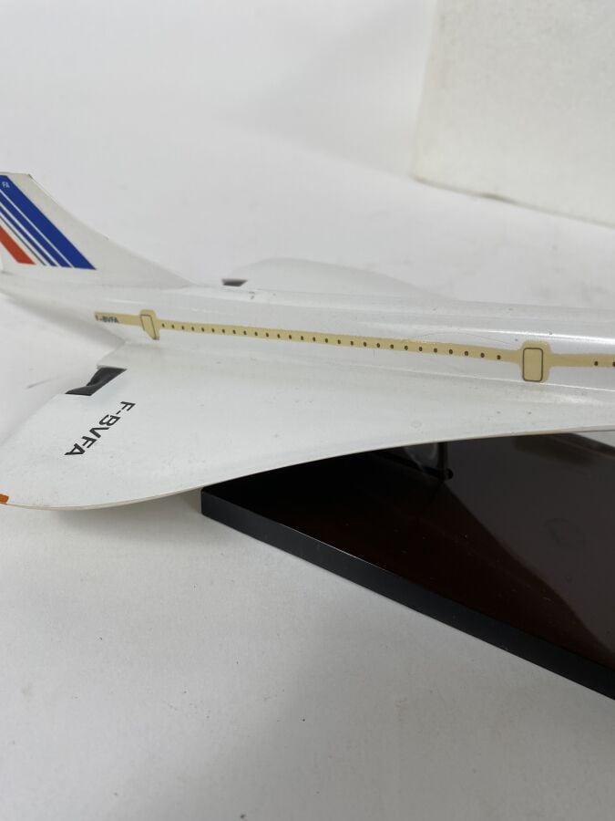 2 modèles : - - BAC Aérospatiale Concorde Air France F-BVFA au décollage au 1/2…
