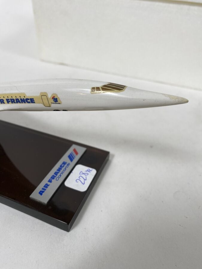 2 modèles : - - BAC Aérospatiale Concorde Air France F-BVFA au décollage au 1/2…