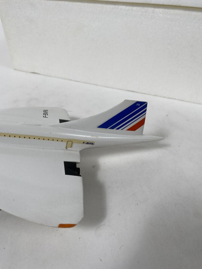 2 modèles : - - BAC Aérospatiale Concorde Air France F-BVFA au décollage au 1/2…