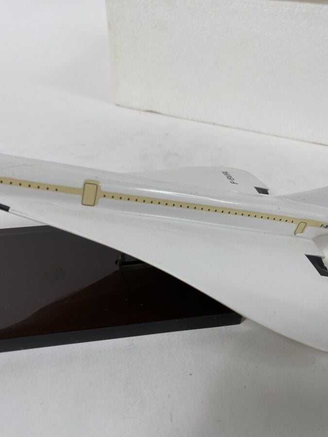 2 modèles : - - BAC Aérospatiale Concorde Air France F-BVFA au décollage au 1/2…