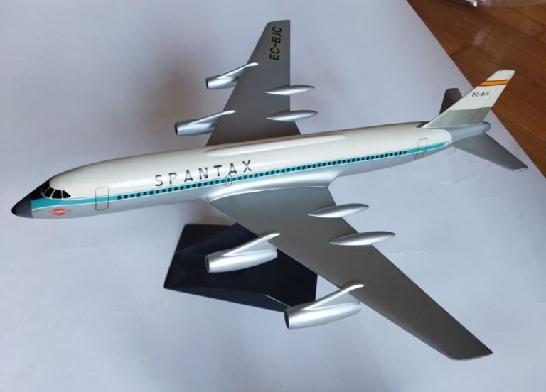2 modèles : - - Convair 900 Spantax EC-BJC au 1/100ème en aluminium peint réali…
