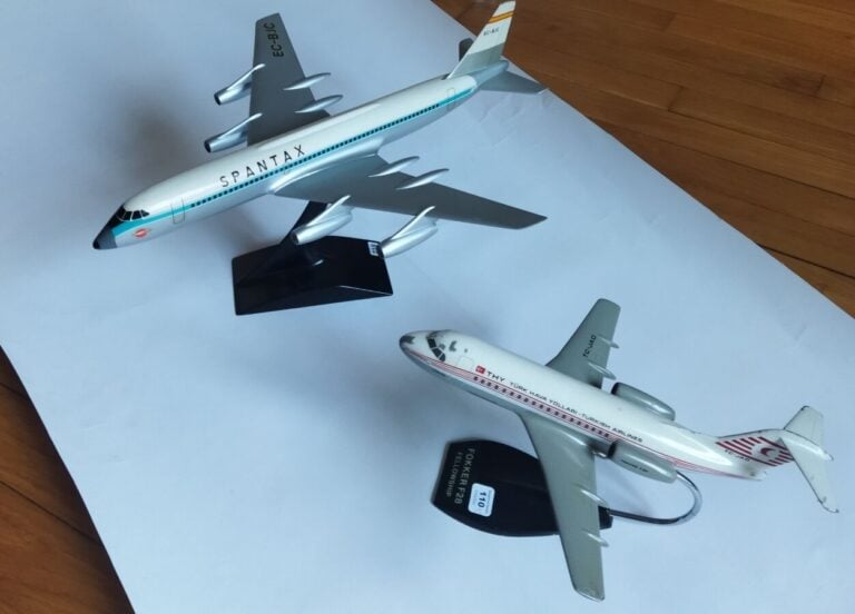 2 modèles : - - Convair 900 Spantax EC-BJC au 1/100ème en aluminium peint réali…
