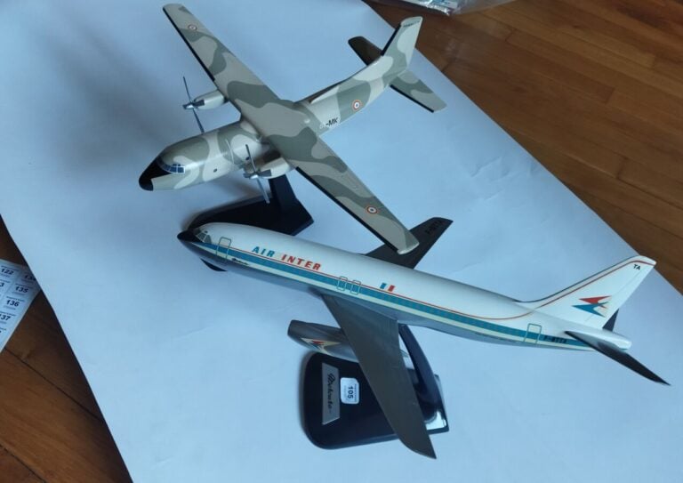 2 modèles : - - Dassault Breguet Mercure 100 Air Inter F-BTTA au 1/100ème en ré…