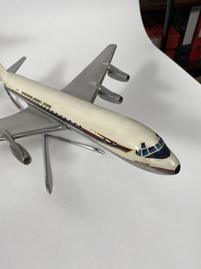 2 modèles : - - Douglas DC8-40 Trans Canada Air Lines CF-TJA au 1/100ème en alu…