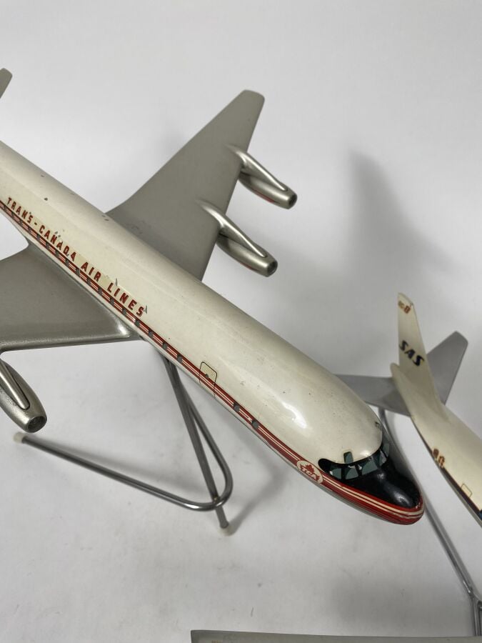2 modèles : - - Douglas DC8-40 Trans Canada Air Lines CF-TJA au 1/100ème en alu…