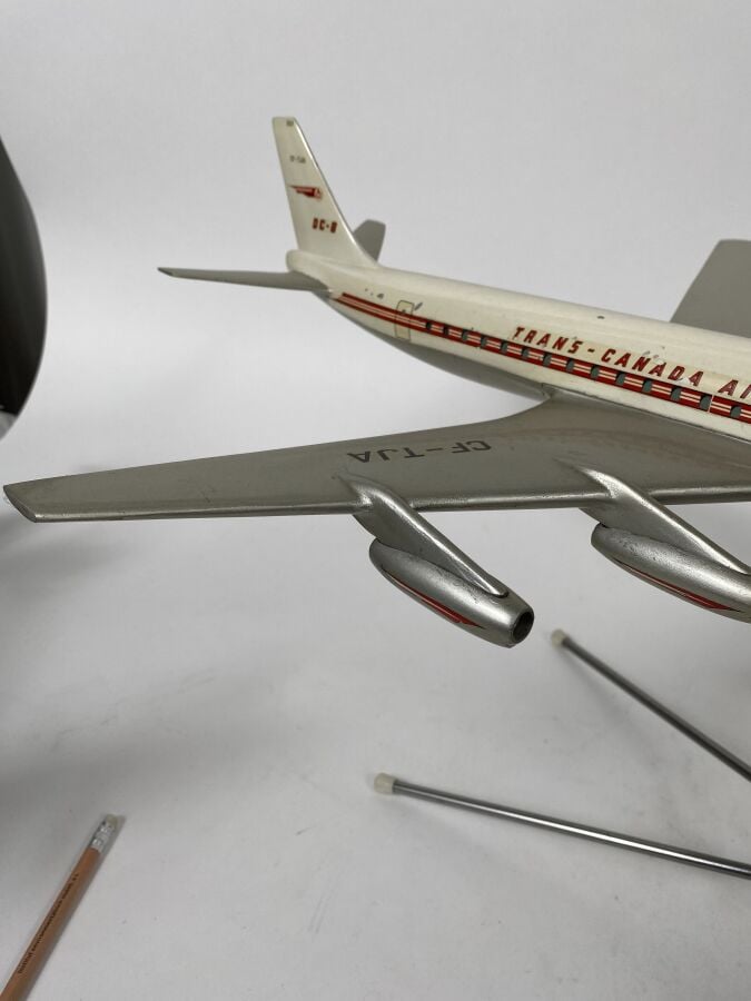 2 modèles : - - Douglas DC8-40 Trans Canada Air Lines CF-TJA au 1/100ème en alu…