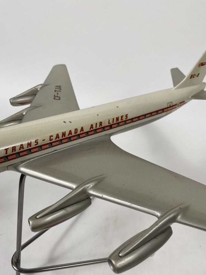 2 modèles : - - Douglas DC8-40 Trans Canada Air Lines CF-TJA au 1/100ème en alu…