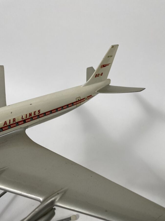 2 modèles : - - Douglas DC8-40 Trans Canada Air Lines CF-TJA au 1/100ème en alu…