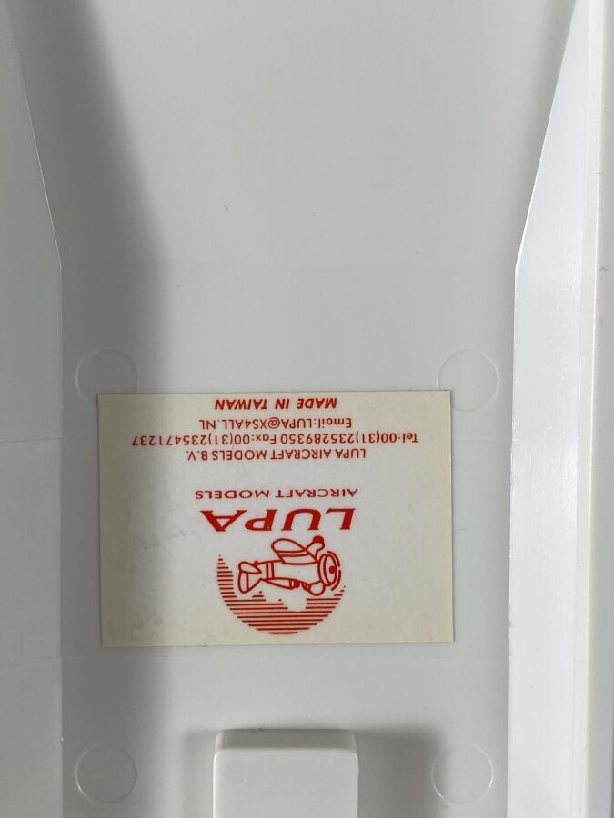 2 modèles : - - Saab 2000 Régional/Air France F-GMUE au 1/100ème en plastique r…