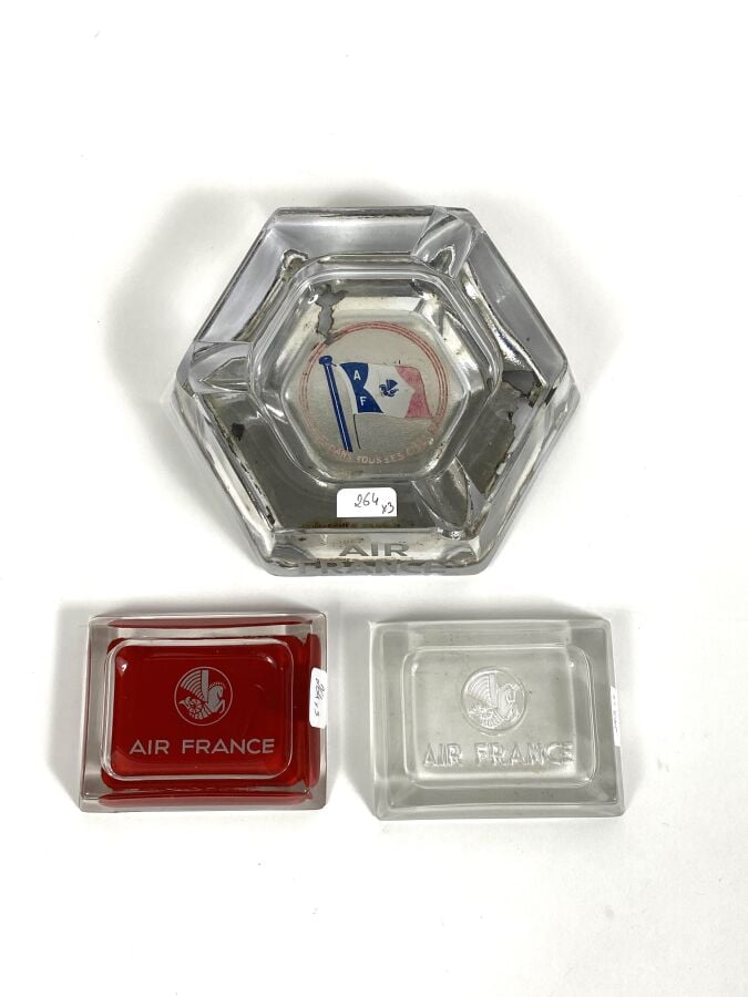 3 cendriers publicitaire Air France en verre (A. Gerrer) de forme octogonal et…