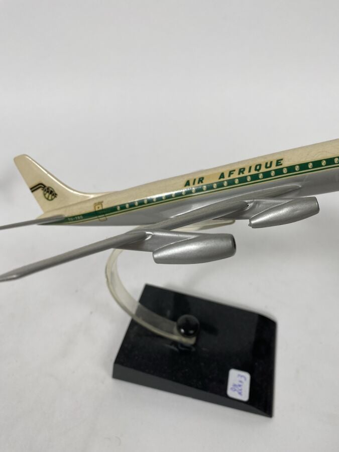 3 maquettes : - - Douglas DC3 Swissair au 1/170ème en métal chromé monté en cen…
