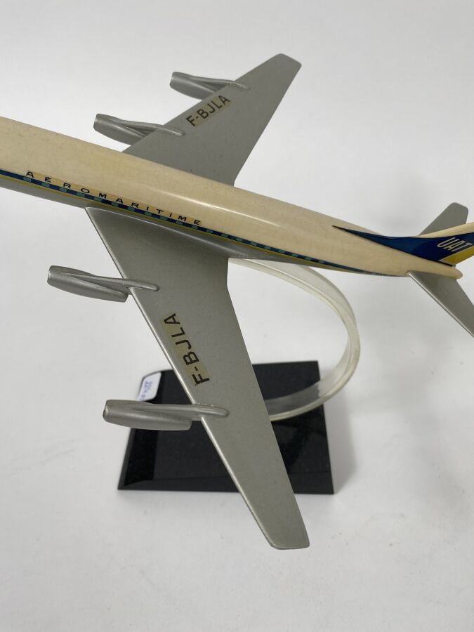 3 maquettes : - - Douglas DC3 Swissair au 1/170ème en métal chromé monté en cen…