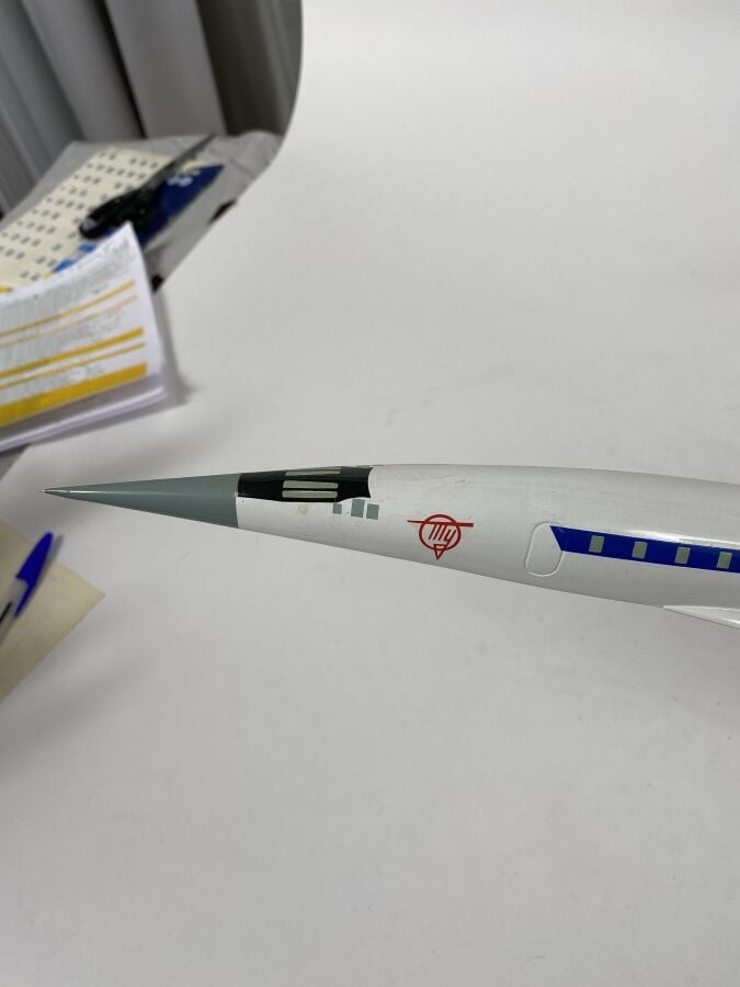 3 modèles : - - Tupolev 134 Aeroflot 65000 au 1/100ème en résine peinte réalisa…